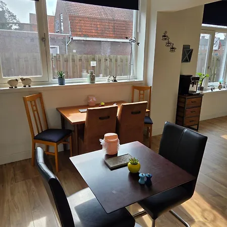 Heerlijk Dromen In 't Maantje * Валвейк